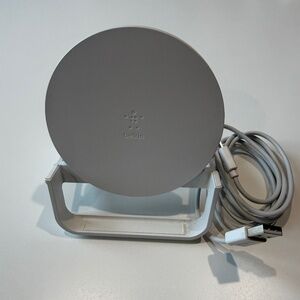 Belkin Boost Up Wireless Charger for Apple, Samsung with Cable F7U083 WHITE